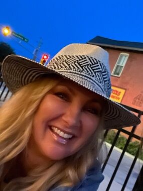 Meet your Posher, Beth